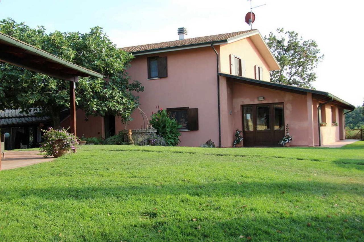 Agriturismo Poggio Corbello La Pesta Bagian luar foto