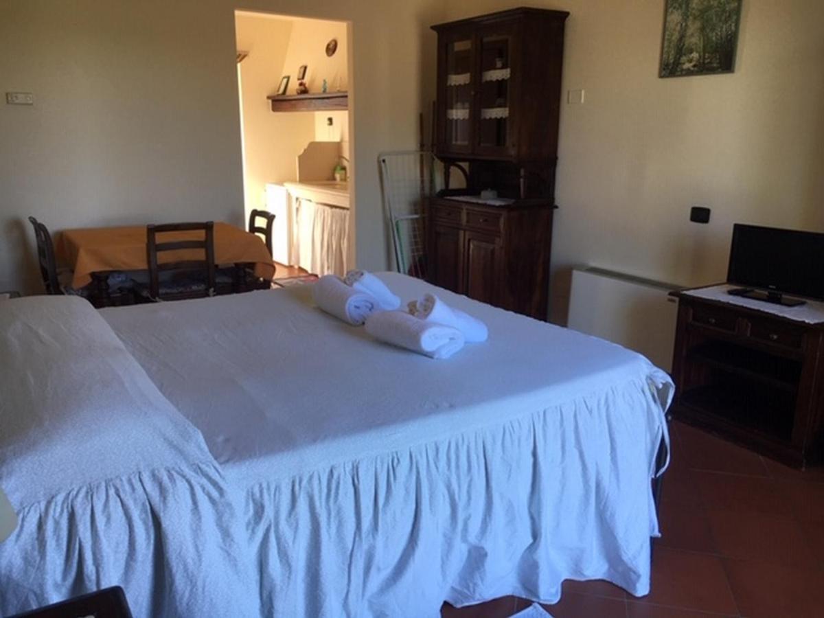 Agriturismo Poggio Corbello La Pesta Bagian luar foto