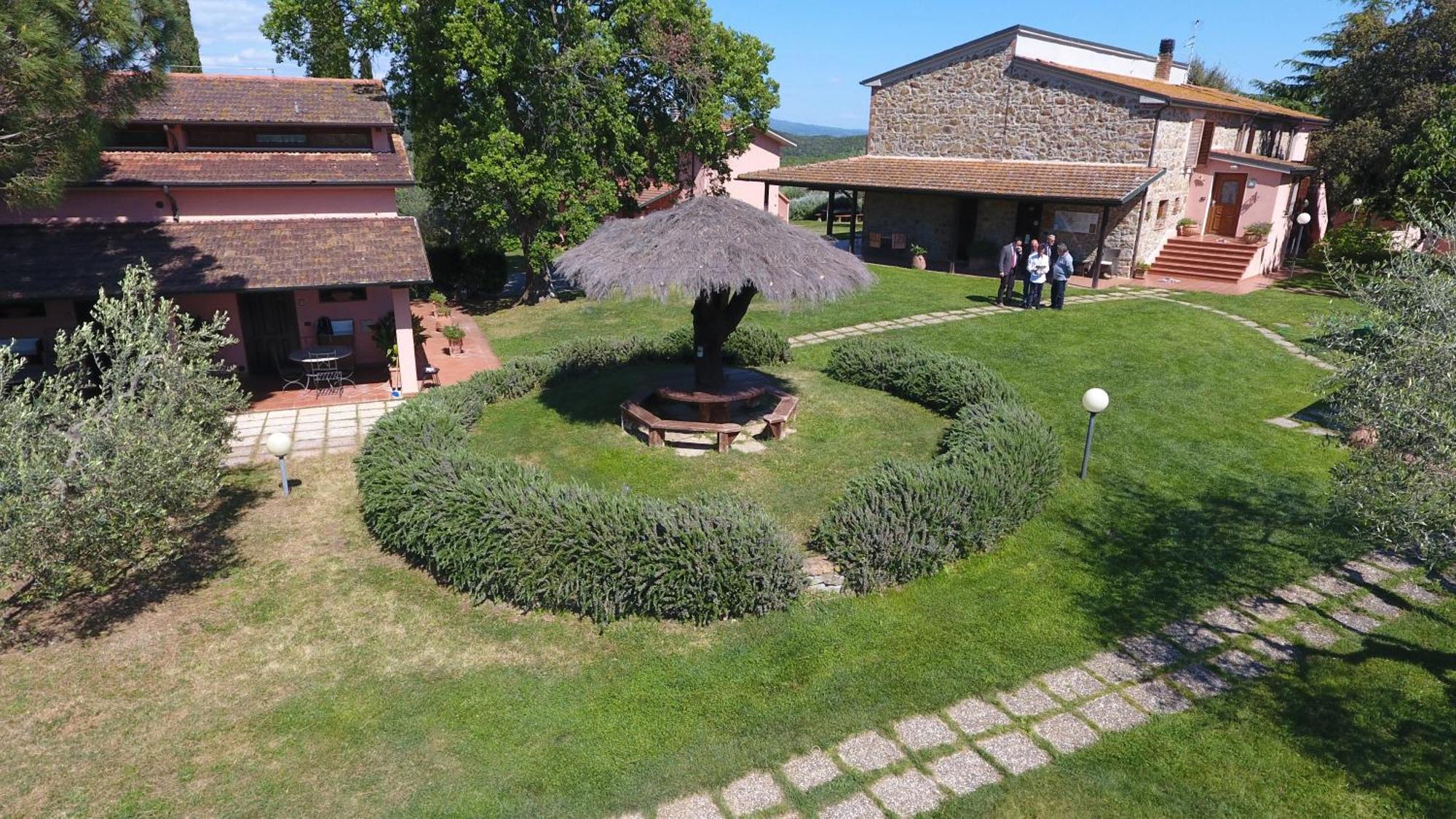 Agriturismo Poggio Corbello La Pesta Bagian luar foto