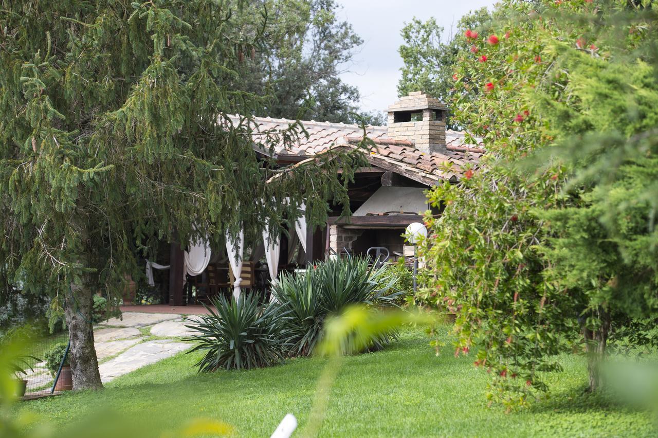 Agriturismo Poggio Corbello La Pesta Bagian luar foto
