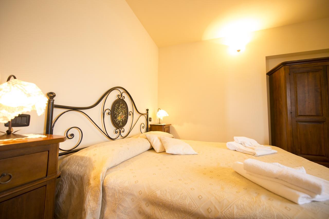 Agriturismo Poggio Corbello La Pesta Bagian luar foto