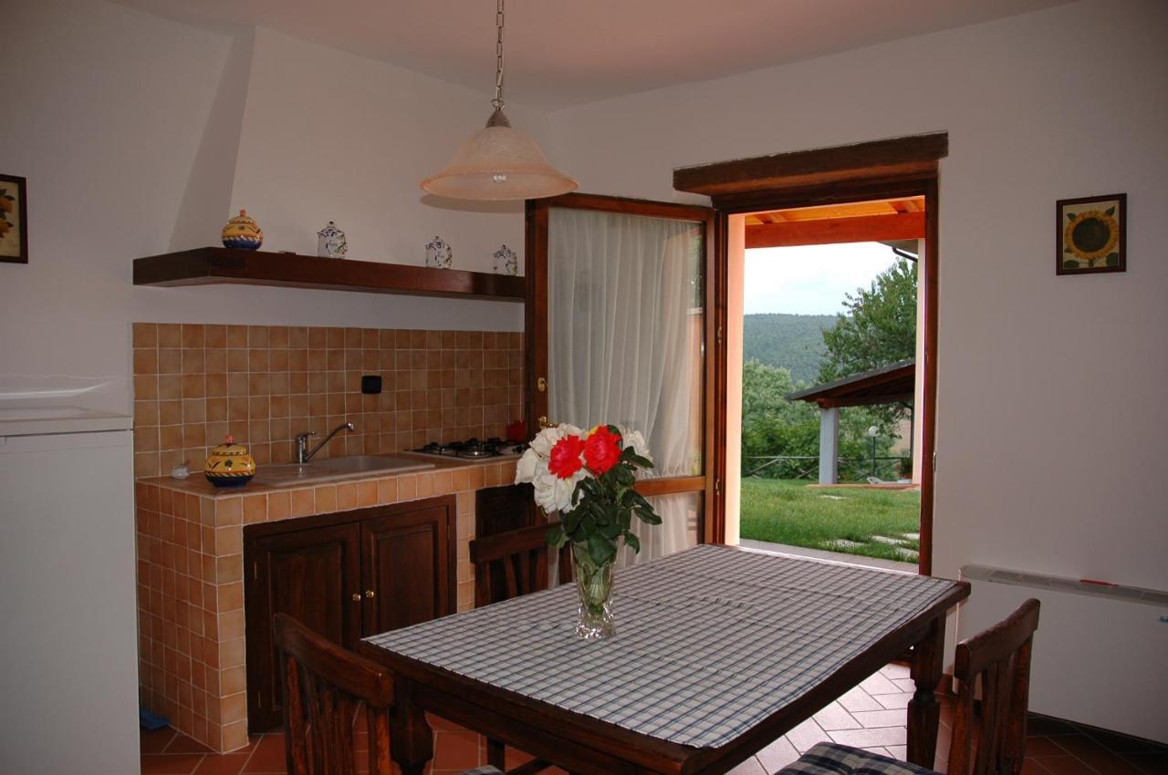 Agriturismo Poggio Corbello La Pesta Bagian luar foto